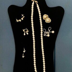 Faux pearl costume jewelry lot.
